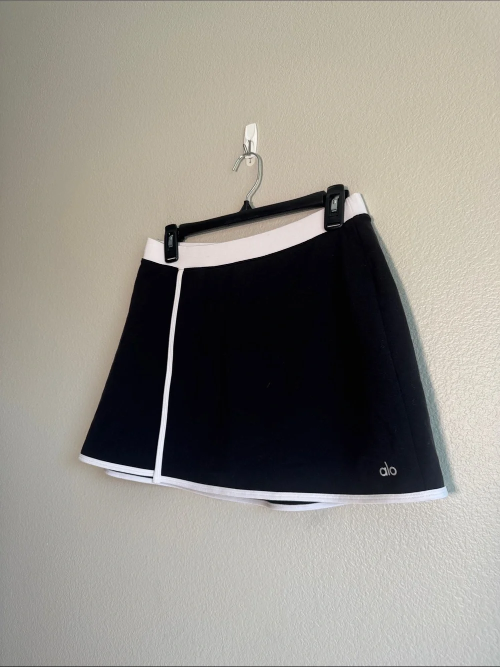 ALO Airbrush Streamlined Skirt in Black/White - M